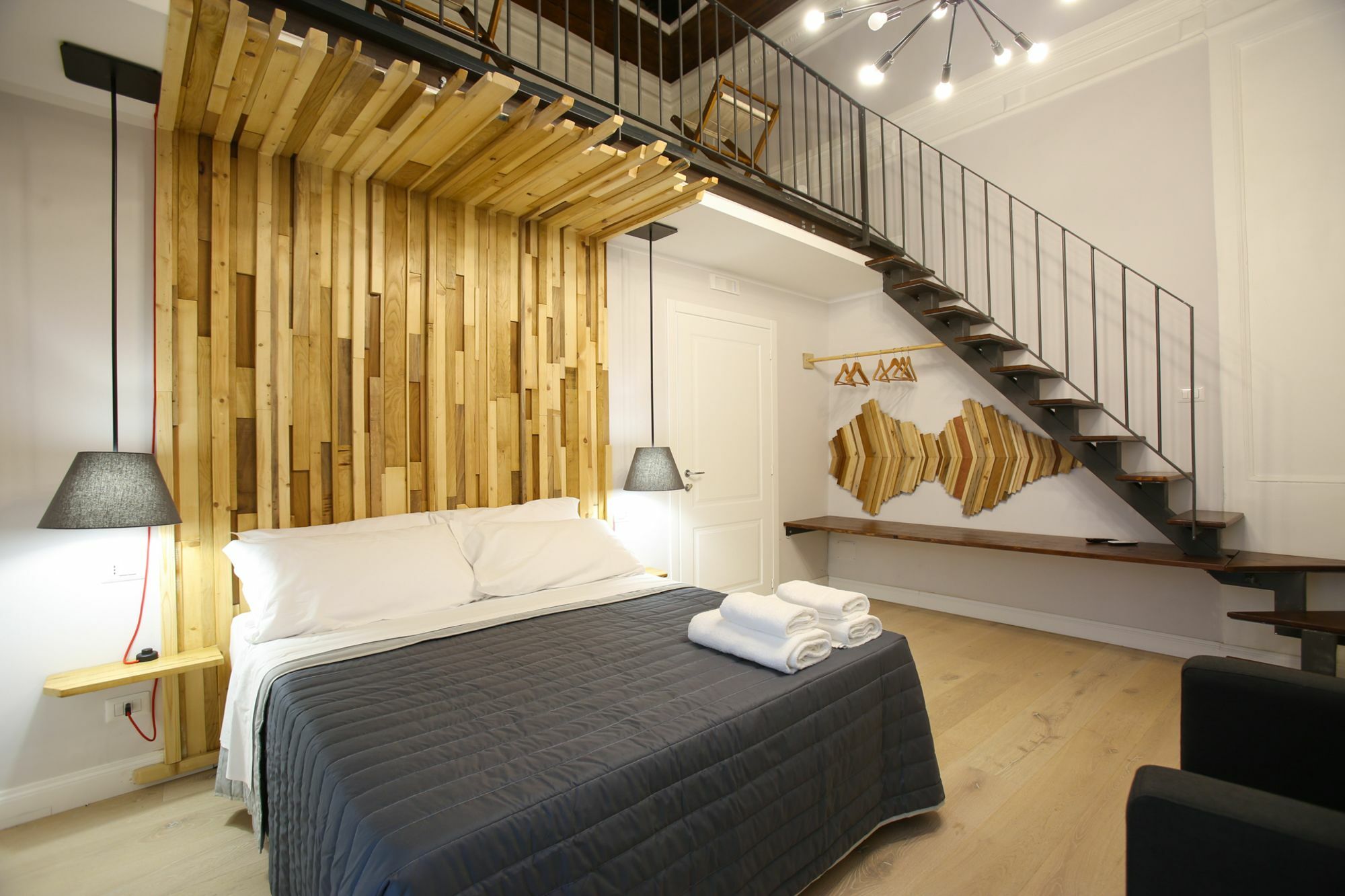 The Dante House By House In 2* Napoli