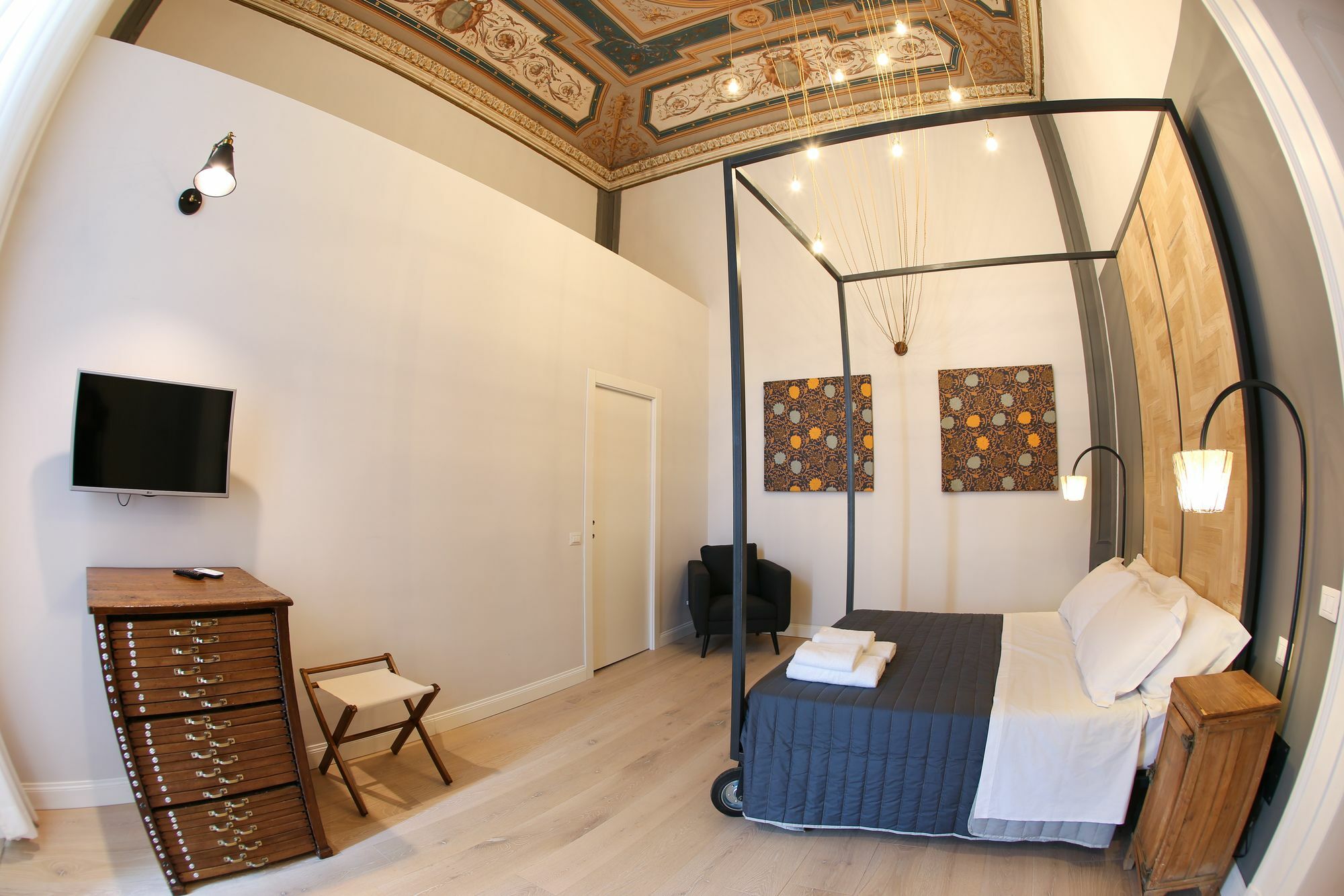 The Dante House By House In Naples