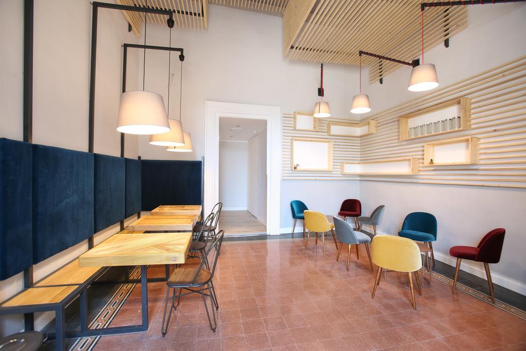 The Dante House By House In Couette-café 2*