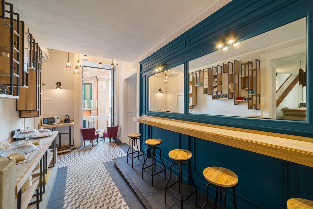 The Dante House By House In Couette-café